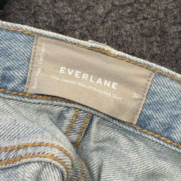 Everlane | The Reconstructed Denim Skirt in Vintage Light Blue Raw Hem 27 - Picture 5 of 6